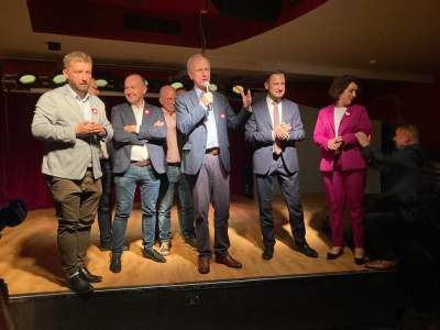 Wybory w Krakowie: długie kolejki do późnej nocy i świętowanie w partyjnych sztabach - zdjęcie 17