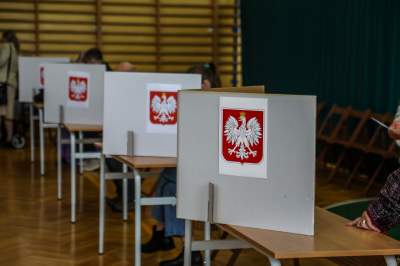 Wybory w Krakowie: długie kolejki do późnej nocy i świętowanie w partyjnych sztabach - zdjęcie 3