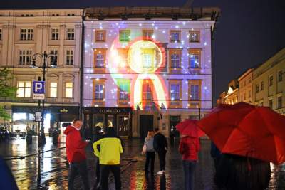 Taka sytuacja wieczorem na Rynku. Z okazji 9-go Maja... - zdjęcie 19