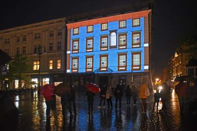 Taka sytuacja wieczorem na Rynku. Z okazji 9-go Maja... - zdjęcie 13