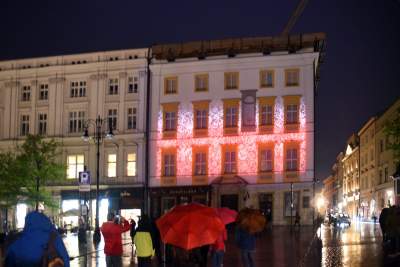 Taka sytuacja wieczorem na Rynku. Z okazji 9-go Maja... - zdjęcie 17