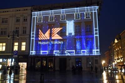 Taka sytuacja wieczorem na Rynku. Z okazji 9-go Maja... - zdjęcie 2