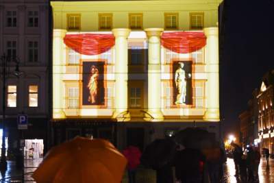 Taka sytuacja wieczorem na Rynku. Z okazji 9-go Maja... - zdjęcie 7