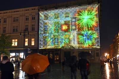 Taka sytuacja wieczorem na Rynku. Z okazji 9-go Maja... - zdjęcie 4