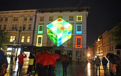 Taka sytuacja wieczorem na Rynku. Z okazji 9-go Maja... - zdjęcie 16