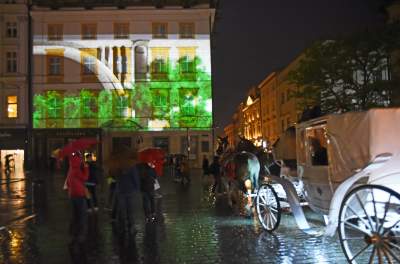 Taka sytuacja wieczorem na Rynku. Z okazji 9-go Maja... - zdjęcie 15