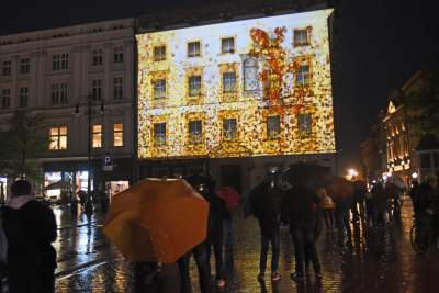 Taka sytuacja wieczorem na Rynku. Z okazji 9-go Maja... - zdjęcie 8