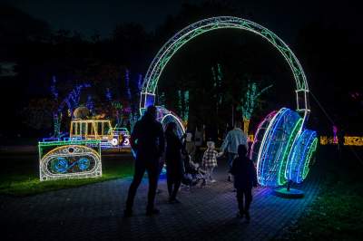 To miejsce uwielbiają nie tylko dzieci, ogród świateł znów zachwyca - zdjęcie 51
