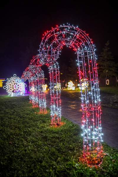 To miejsce uwielbiają nie tylko dzieci, ogród świateł znów zachwyca - zdjęcie 38