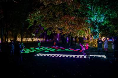 To miejsce uwielbiają nie tylko dzieci, ogród świateł znów zachwyca - zdjęcie 32