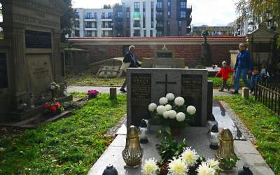 Cmentarz Rakowicki: deweloperzy podchodzą coraz bliżej - zdjęcie 11