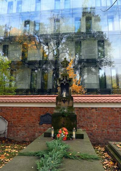 Cmentarz Rakowicki: deweloperzy podchodzą coraz bliżej - zdjęcie 7