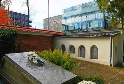 Cmentarz Rakowicki: deweloperzy podchodzą coraz bliżej - zdjęcie 10