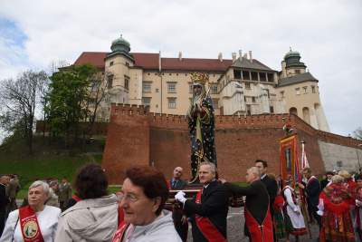 Procesja z Wawelu na Skałkę: w tym roku w cieniu skandali - zdjęcie 1
