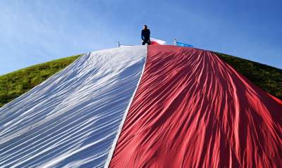 Rozłożyli gigantyczną flagę na Kopcu Kościuszki, świętujemy! - zdjęcie 21