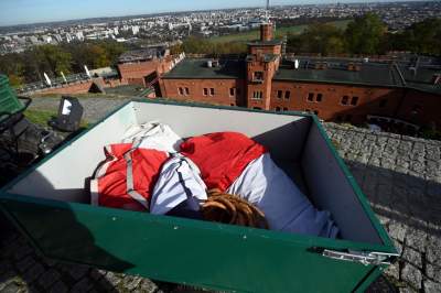 Rozłożyli gigantyczną flagę na Kopcu Kościuszki, świętujemy! - zdjęcie 3