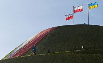 Rozłożyli gigantyczną flagę na Kopcu Kościuszki, świętujemy! - zdjęcie 23