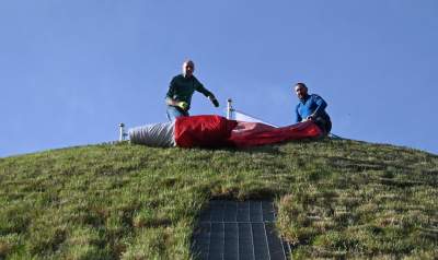 Rozłożyli gigantyczną flagę na Kopcu Kościuszki, świętujemy! - zdjęcie 7