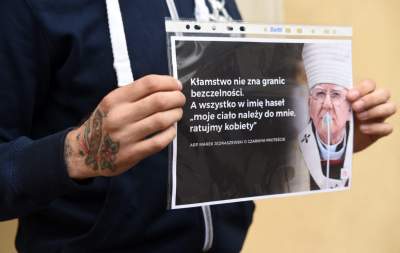 "Lękajcie się": pikieta przed krakowską kurią (maj 2019) - zdjęcie 20