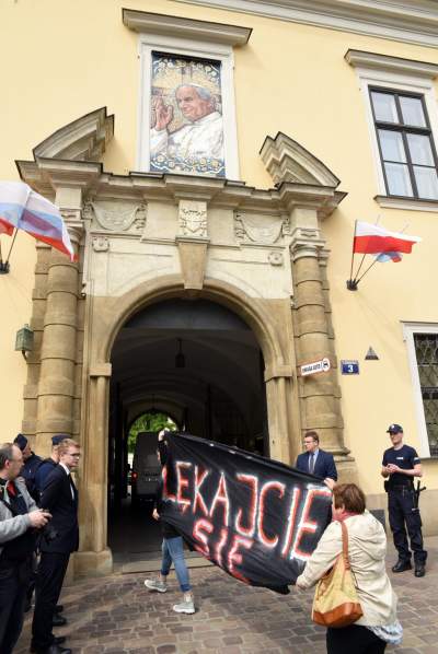 "Lękajcie się": pikieta przed krakowską kurią (maj 2019) - zdjęcie 9