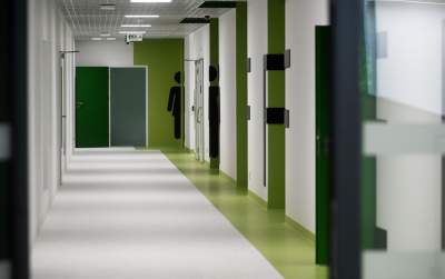 Nowa hala sportowa AGH, a w środku rośnie drzewo - zdjęcie 19