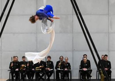 Nowa hala sportowa AGH, a w środku rośnie drzewo - zdjęcie 27