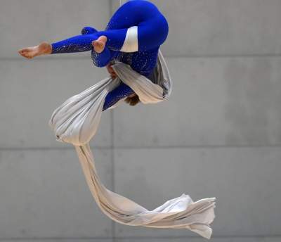 Nowa hala sportowa AGH, a w środku rośnie drzewo - zdjęcie 28