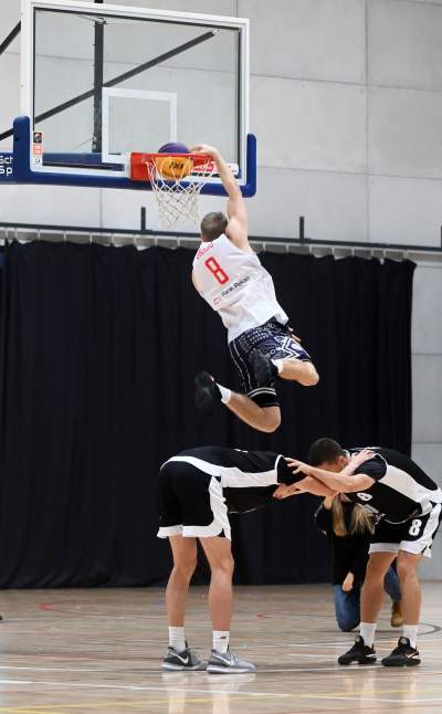 Nowa hala sportowa AGH, a w środku rośnie drzewo - zdjęcie 30