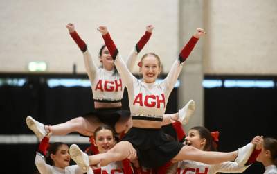 Nowa hala sportowa AGH, a w środku rośnie drzewo - zdjęcie 23