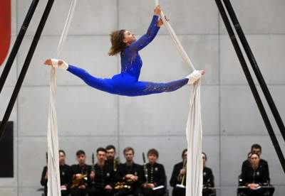 Nowa hala sportowa AGH, a w środku rośnie drzewo - zdjęcie 26