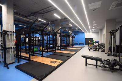 Nowa hala sportowa AGH, a w środku rośnie drzewo - zdjęcie 14