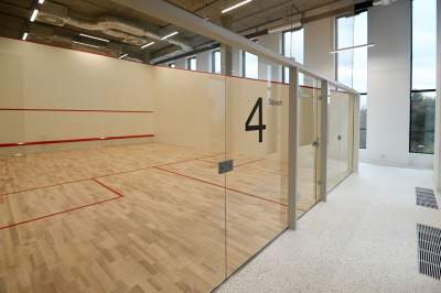 Nowa hala sportowa AGH, a w środku rośnie drzewo - zdjęcie 16