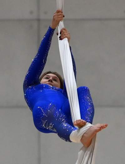 Nowa hala sportowa AGH, a w środku rośnie drzewo - zdjęcie 25