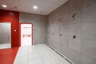 Nowa hala sportowa AGH, a w środku rośnie drzewo - zdjęcie 10