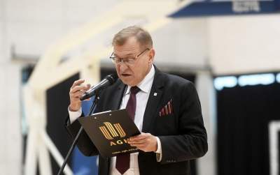 Nowa hala sportowa AGH, a w środku rośnie drzewo - zdjęcie 22