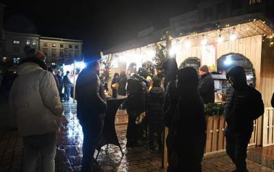 Ruszył jarmark bożonarodzeniowy, ceny nie zniechęcają - zdjęcie 35