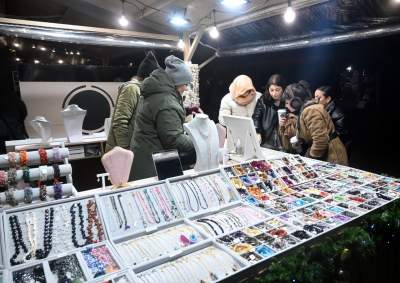 Ruszył jarmark bożonarodzeniowy, ceny nie zniechęcają - zdjęcie 59