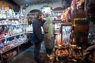 Ruszył jarmark bożonarodzeniowy, ceny nie zniechęcają - zdjęcie 49