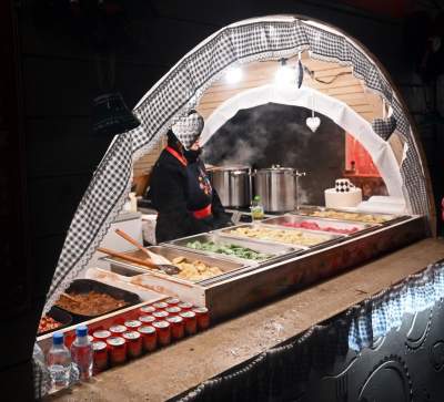 Ruszył jarmark bożonarodzeniowy, ceny nie zniechęcają - zdjęcie 23