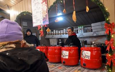 Ruszył jarmark bożonarodzeniowy, ceny nie zniechęcają - zdjęcie 26