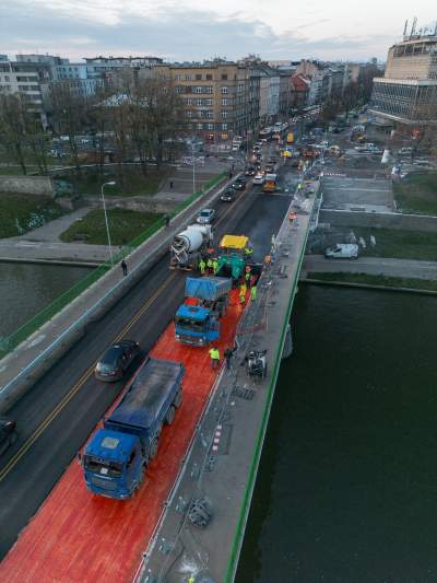 Asfaltowanie na moście Dębnickim, to już ostatni etap remontu - zdjęcie 1