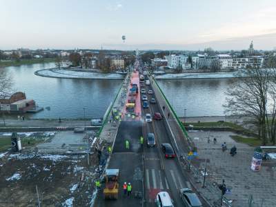 Asfaltowanie na moście Dębnickim, to już ostatni etap remontu - zdjęcie 11