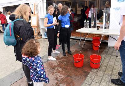 I... nie pękł. Eksperymenty na krakowskim Rynku - zdjęcie 4