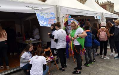 I... nie pękł. Eksperymenty na krakowskim Rynku - zdjęcie 3