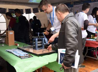 I... nie pękł. Eksperymenty na krakowskim Rynku - zdjęcie 12