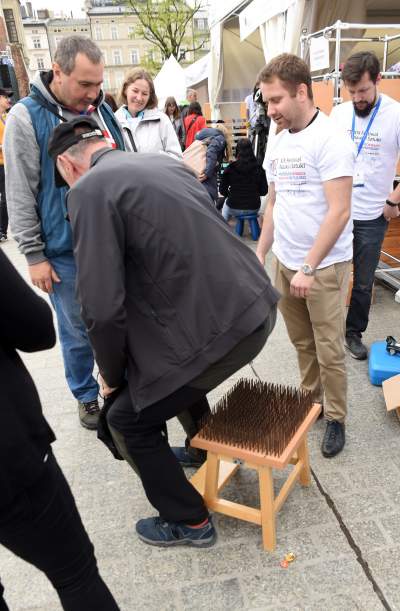 I... nie pękł. Eksperymenty na krakowskim Rynku - zdjęcie 8