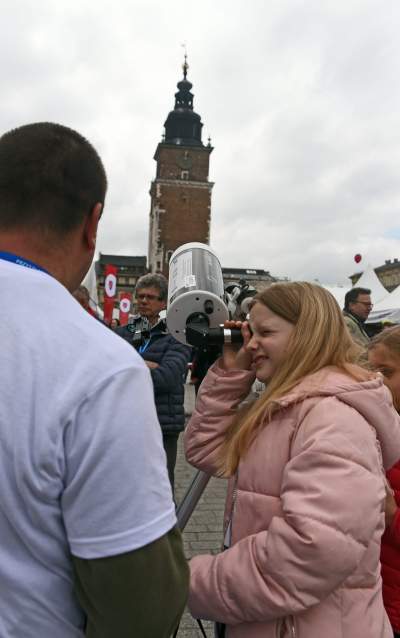 I... nie pękł. Eksperymenty na krakowskim Rynku - zdjęcie 2