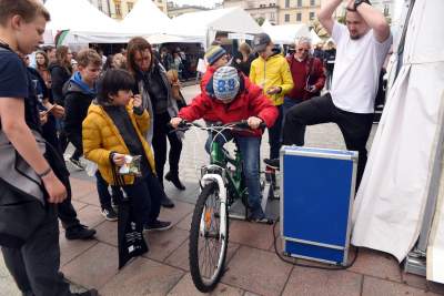 I... nie pękł. Eksperymenty na krakowskim Rynku - zdjęcie 5