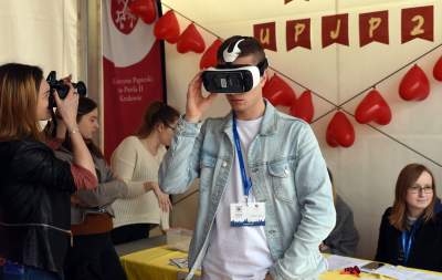 I... nie pękł. Eksperymenty na krakowskim Rynku - zdjęcie 14