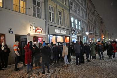 Choinka na Rynku, świąteczna iluminacja i zima. Turyści lubią to! - zdjęcie 14